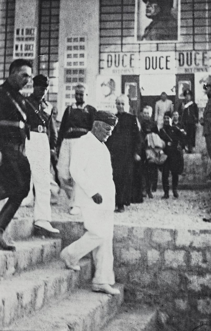 Album "Duce": Benito Mussolini tijdens een officieel bezoek aan Sicilië door A. Scarlata