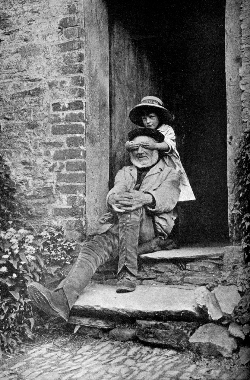 Een kind met haar grootvader, Engeland, ca. 1922 door A. W. Cutler