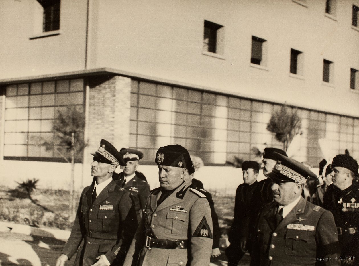 Inhuldiging van de gebouwen van het Koninklijk Vliegveld "Fausto Pesci" in Bologna, in aanwezigheid van de Duce Benito Mussolini, 24/10/1936 door Achille Villani