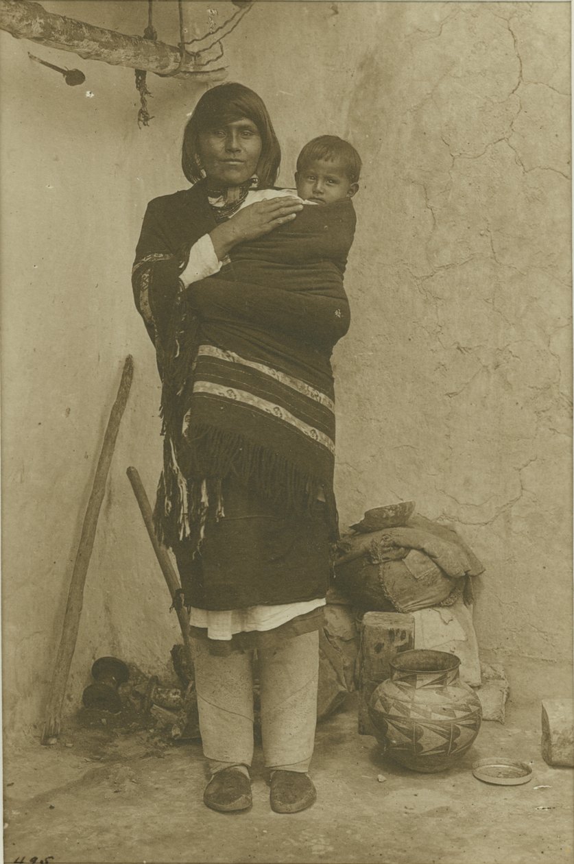 Acoma, Maria met haar Kind, 1900 door Adam Clark Vroman