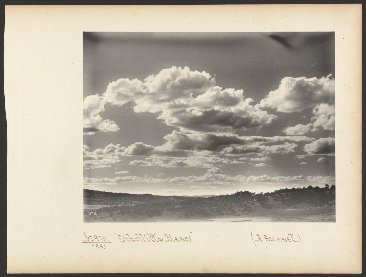 Cibollitta Mesa. (Een zonsondergang.) door Adam Clark “A. C.” Vroman