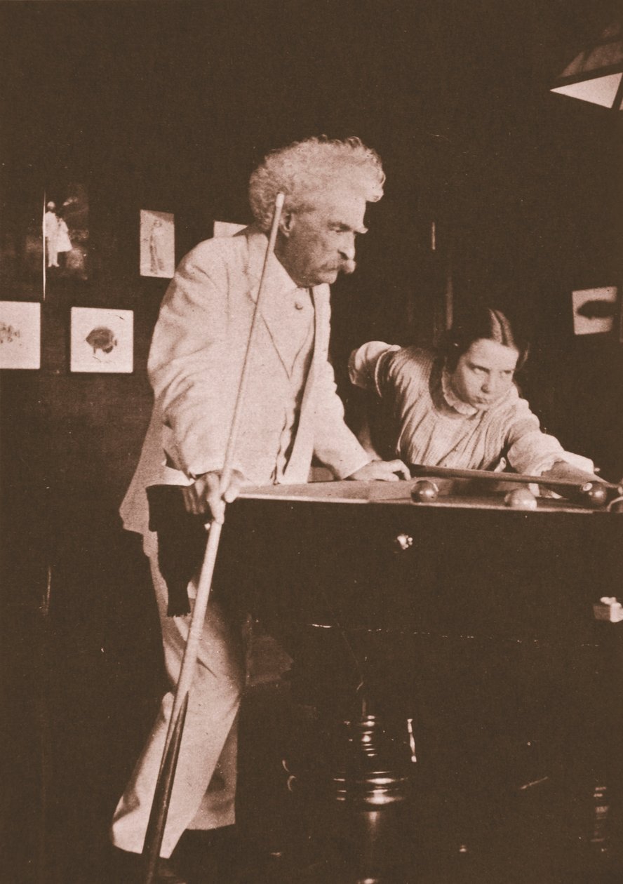 Mark Twain speelt biljart met de dochter van zijn biograaf Albert Bigelow Paine door Albert Bigelow Paine
