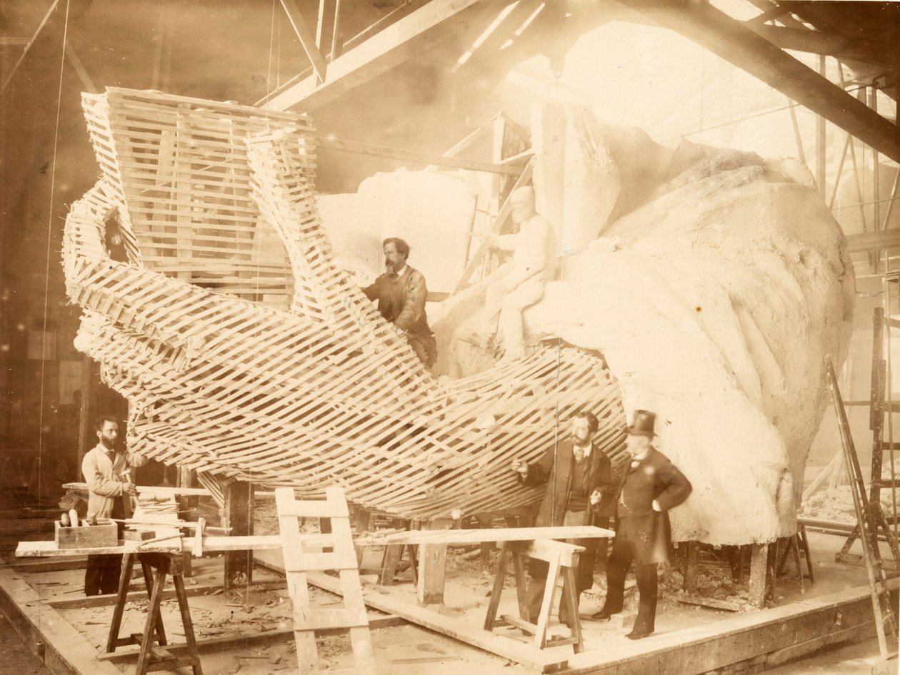 Constructie van het skelet en het gipsoppervlak voor de linkerarm en hand van het Vrijheidsbeeld door Albert Fernique