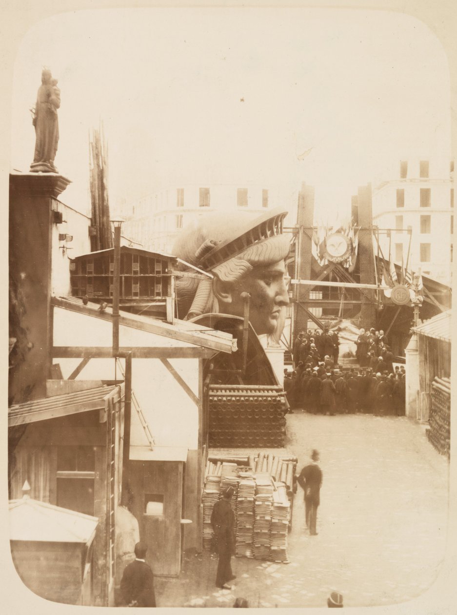 Uitzicht op het externe gebied van de Monduit en Bechet werkplaats, met het hoofd van het Vrijheidsbeeld, Parijs, 1883 door Albert Fernique