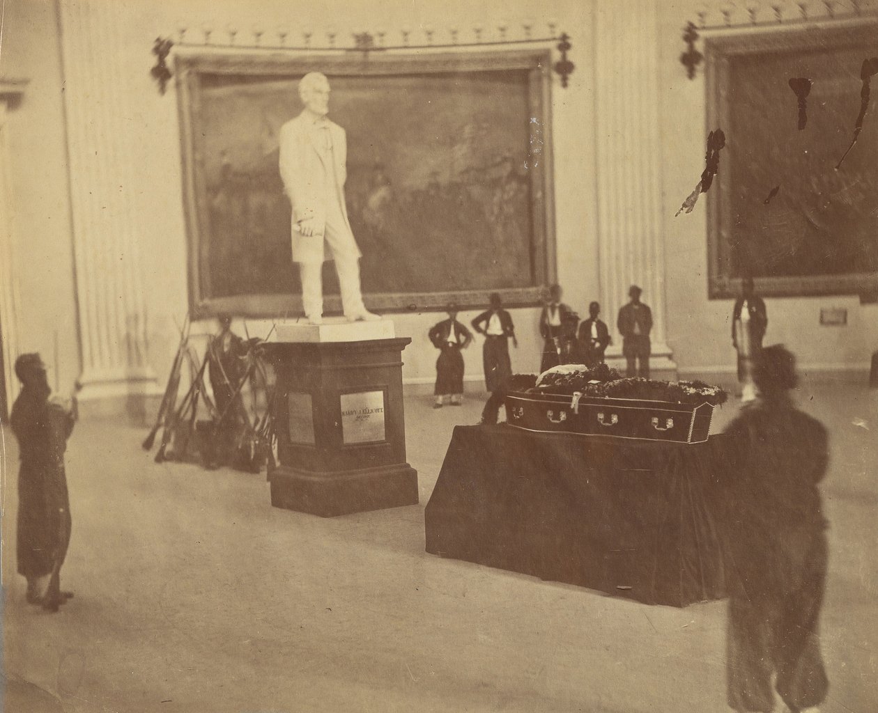 Thaddeus Stevens opgebaard in de Rotunda van het Capitool in Washington, 1867 door Alexander Gardner