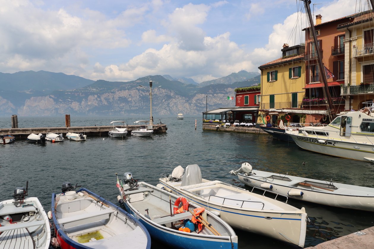 de haven van Malcesine door Alexandra Joseph