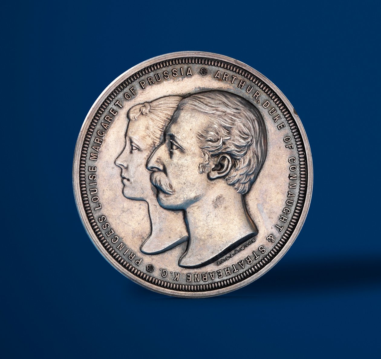 Medaille ter herdenking van het huwelijk van de hertog van Connaught en prinses Louise van Pruisen, 1879 door Alfred and Wyon, Joseph Shephard Wyon