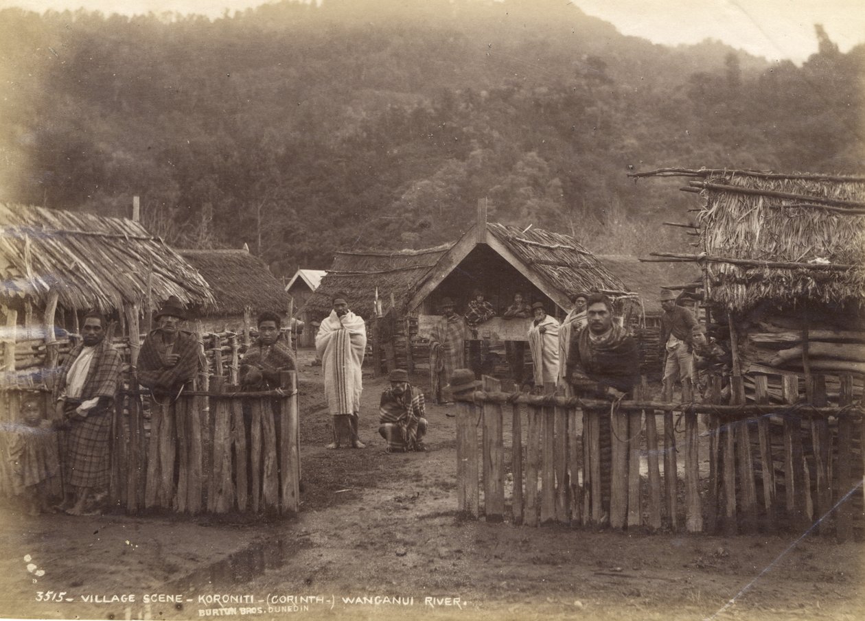 Dorpsgezicht - Koroniti (Korinthe) Wanganui-rivier, 7 mei 1885 door Alfred Burton