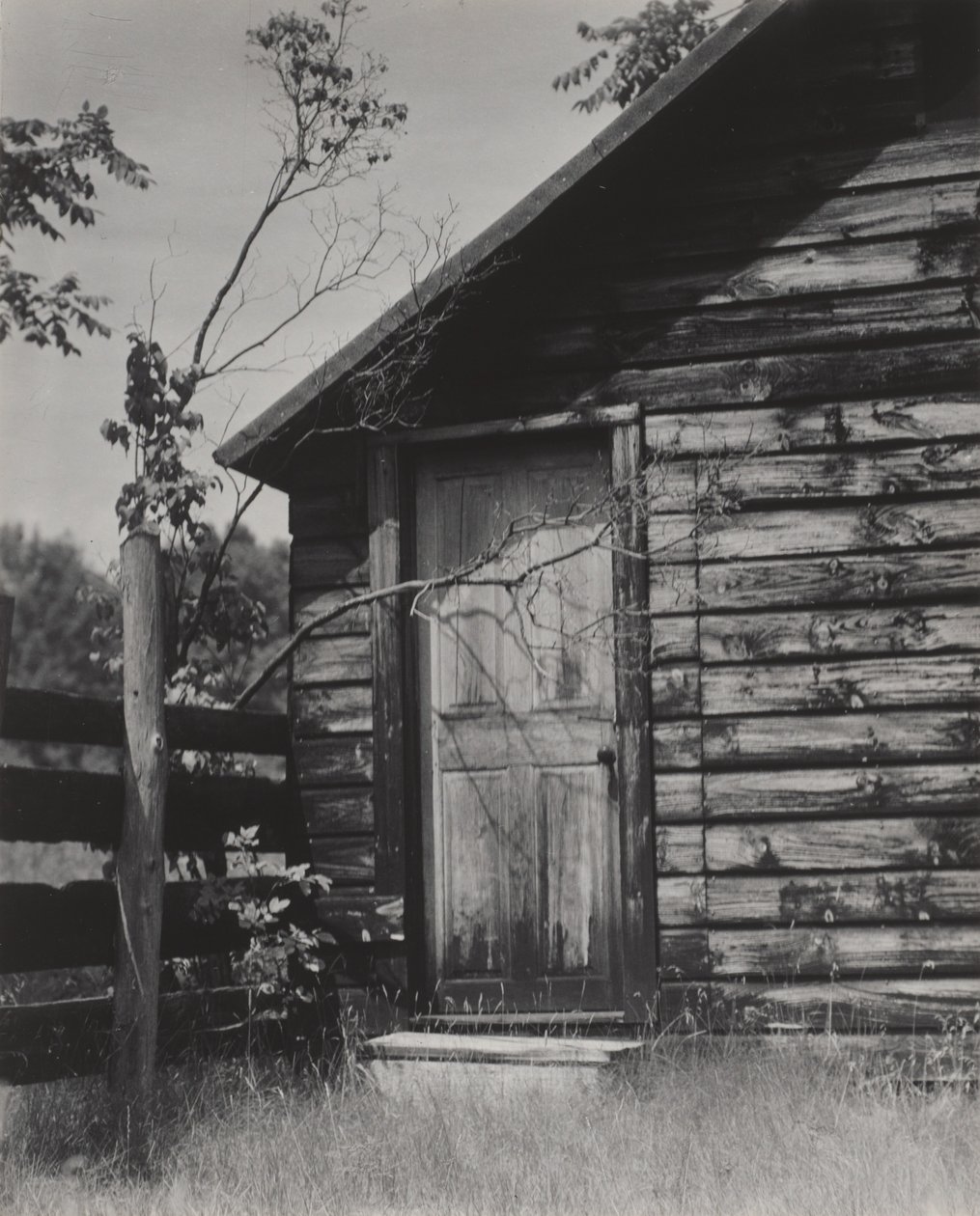 Deur naar een hut, Lake George door Alfred Stieglitz