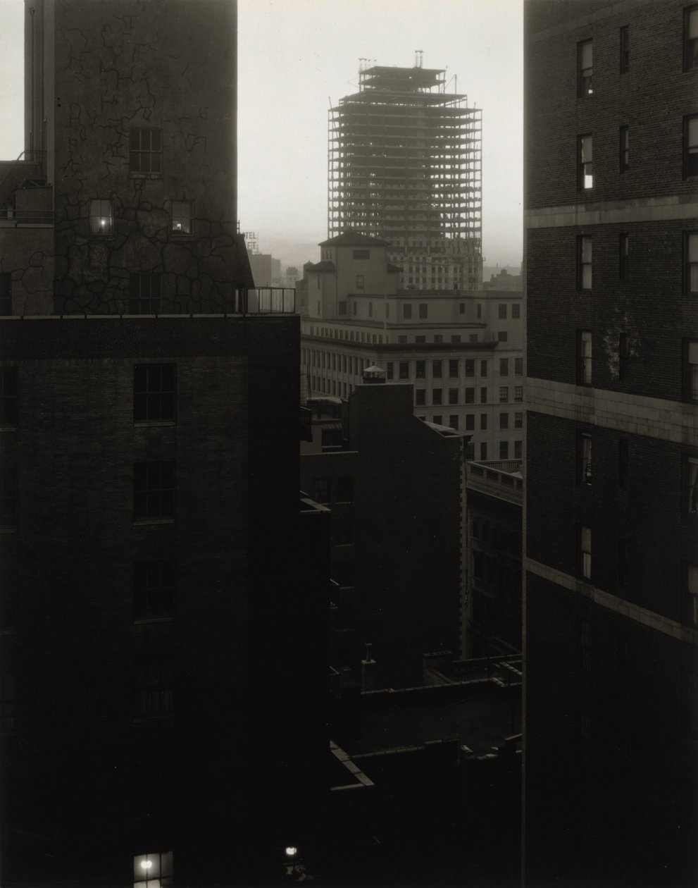 Vanuit mijn raam bij An American Place, Zuidwesten door Alfred Stieglitz