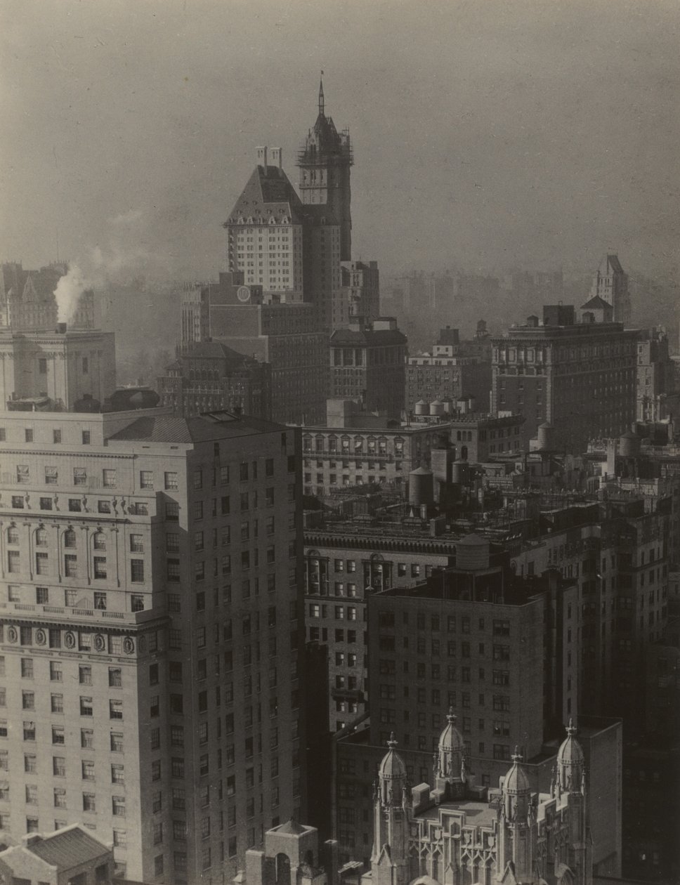 Vanuit kamer 3003 — (uitkijkend naar het noordwesten) — Shelton Hotel, New York door Alfred Stieglitz