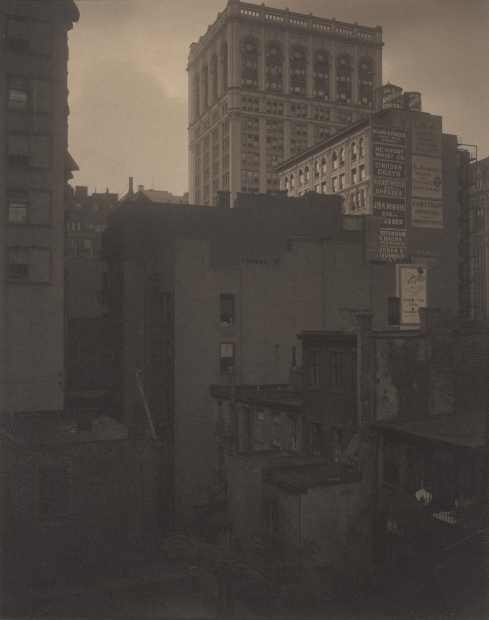 Vanuit het achterraam - 291 door Alfred Stieglitz