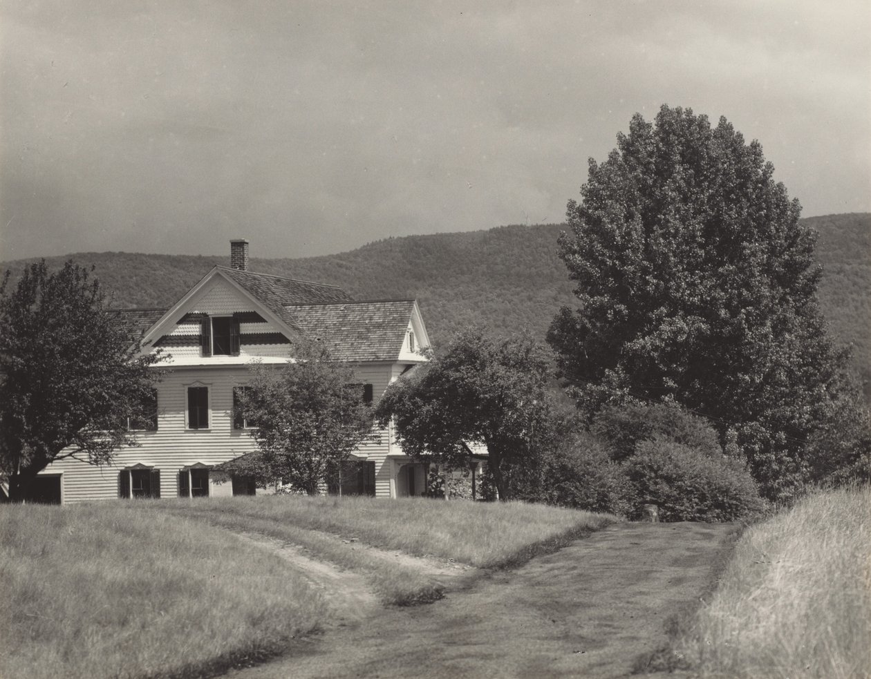 Huis op de heuvel door Alfred Stieglitz