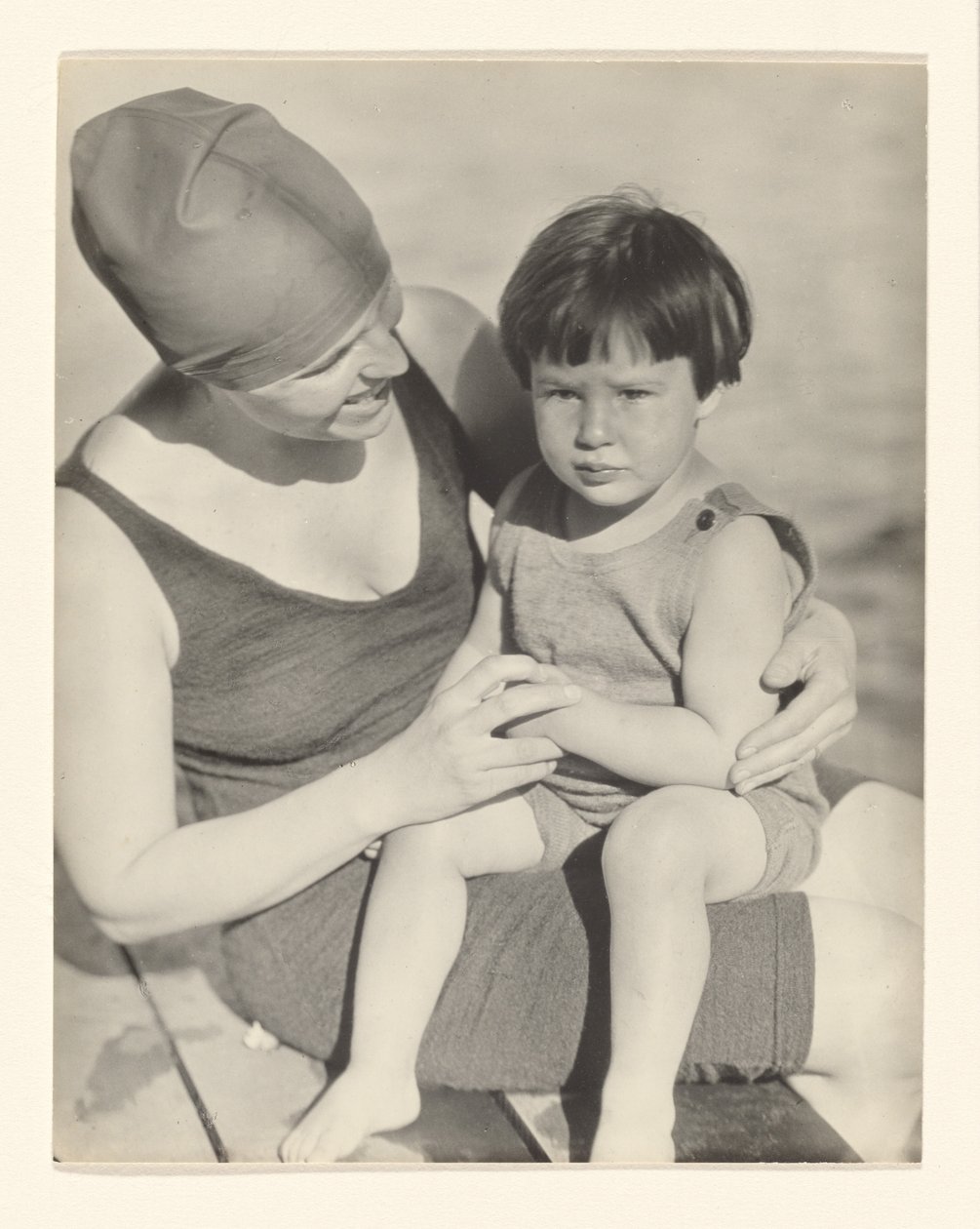 [Marie Rapp Boursault en Yvonne Boursault, Lake George] door Alfred Stieglitz