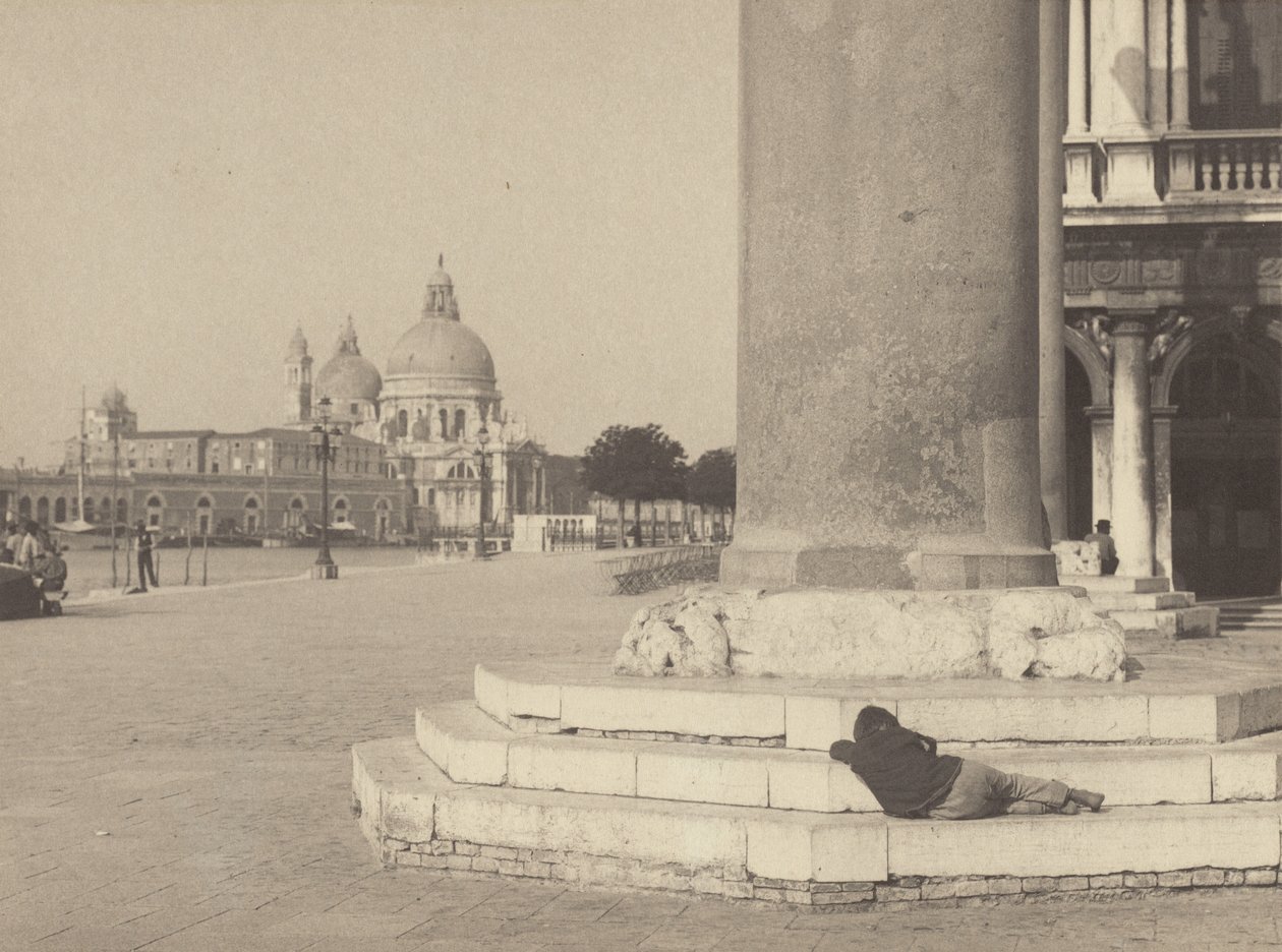 Op het Piazza, 6 uur ’s ochtends. door Alfred Stieglitz