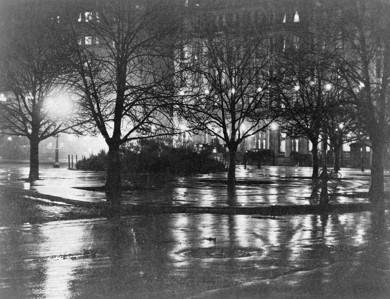 Reflecties, nacht, New York, c.1898 door Alfred Stieglitz