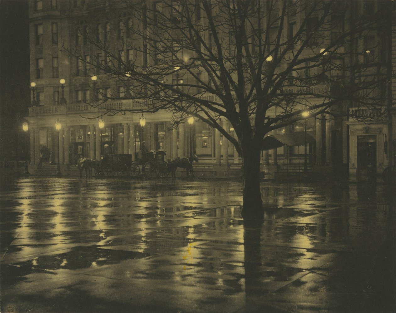 Savoy Hotel, New York door Alfred Stieglitz