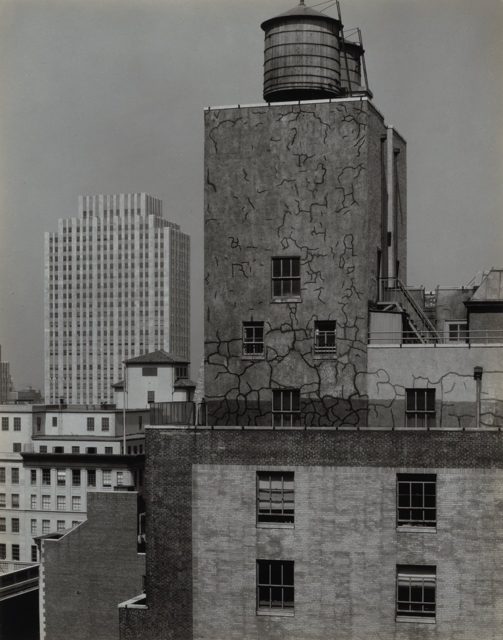 Watertoren en Radio City, New York door Alfred Stieglitz