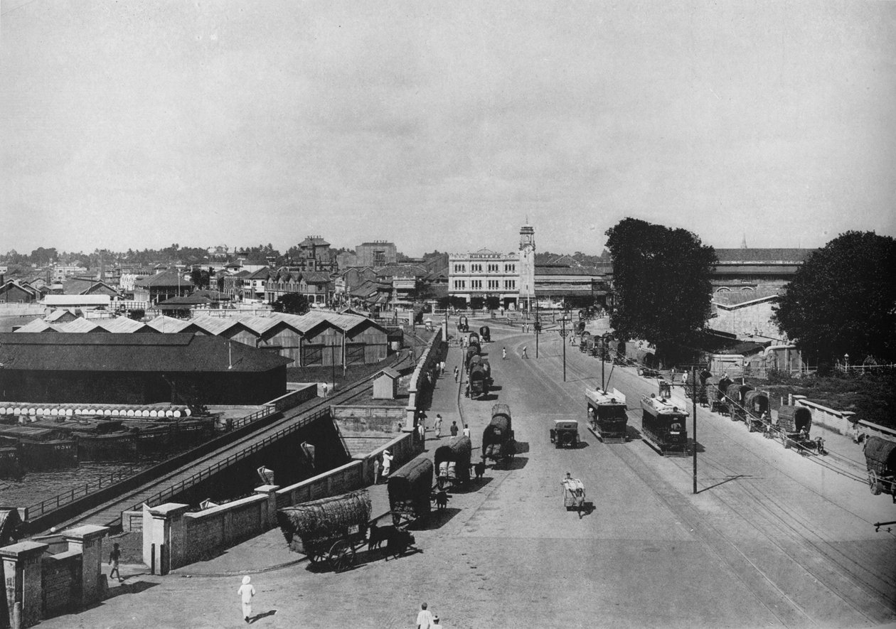 Uitzicht op de Pettah of inheemse wijk, Colombo, met de Khan Clock Tower door Alfred William Amandus Plate