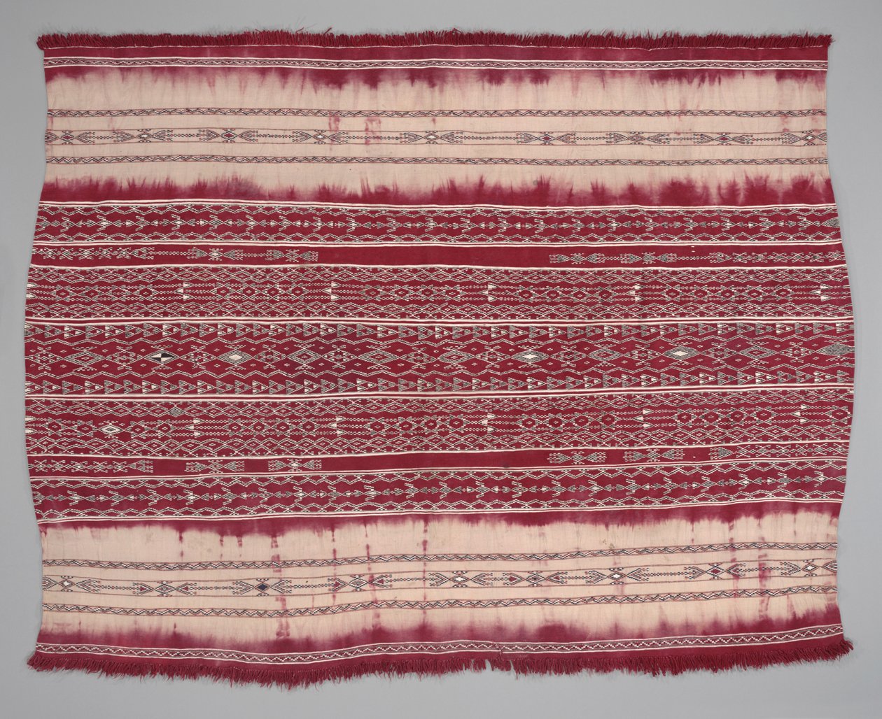 Vrouwenomslagdoek (axellal), eind 19e eeuw door Algerian School