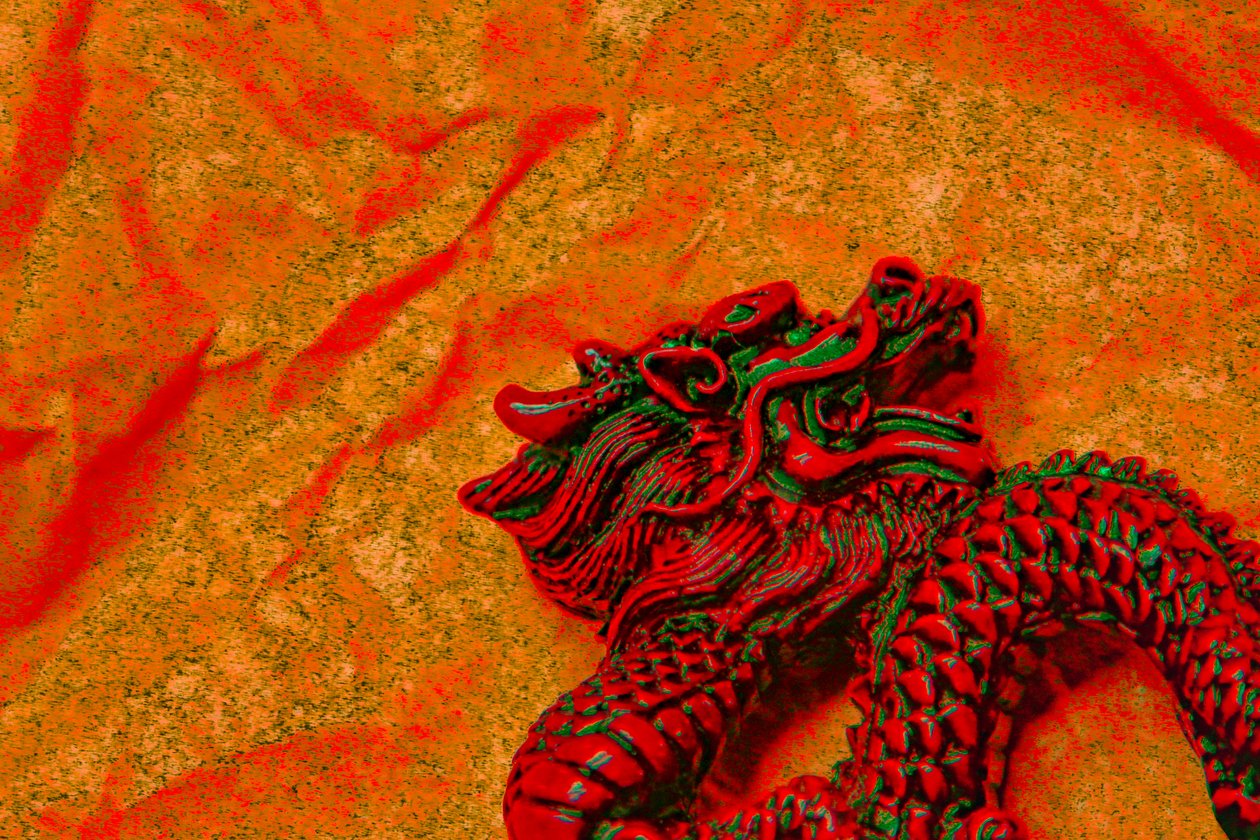 Red Dragon, 2021 (overgeschilderde foto) door Alice Gur-Arie