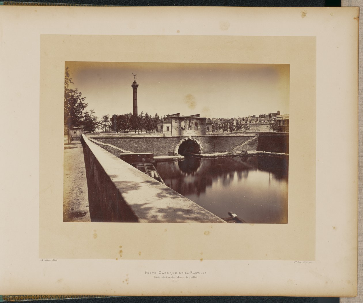 Postkazerne van de Bastille. Tunnel en Julizuil. door Alphonse J. Liébert