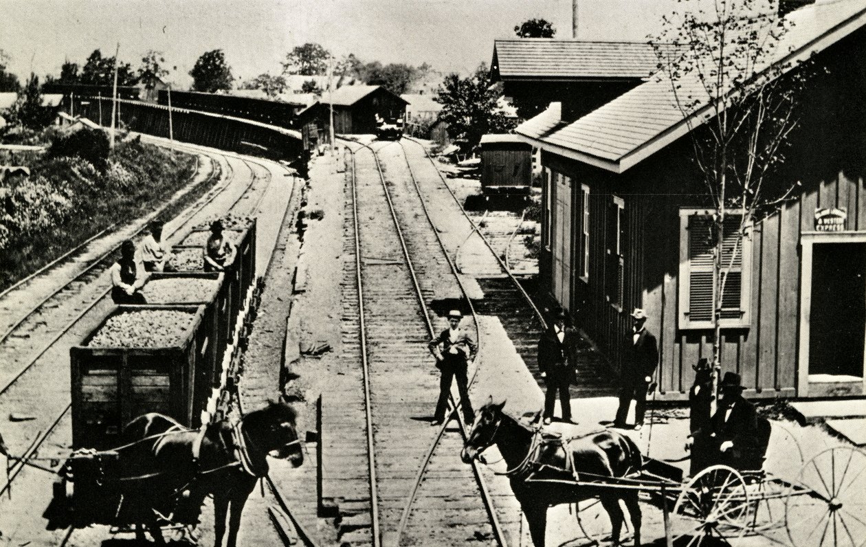 Depot en sporen, Waymart, Pennsylvania, 1895 door American Photographer