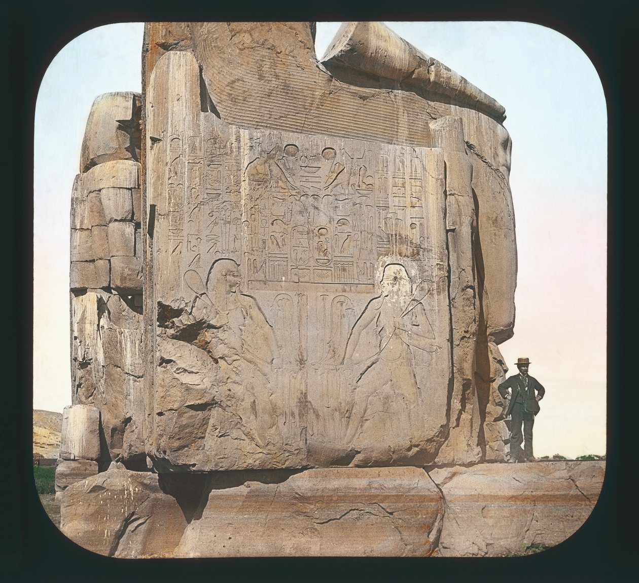 Egypte - Noordelijk kolossaal beeld (basis) Thebe door American Photographer