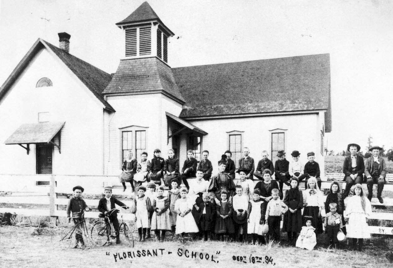 Florissant School, 1894 door American Photographer