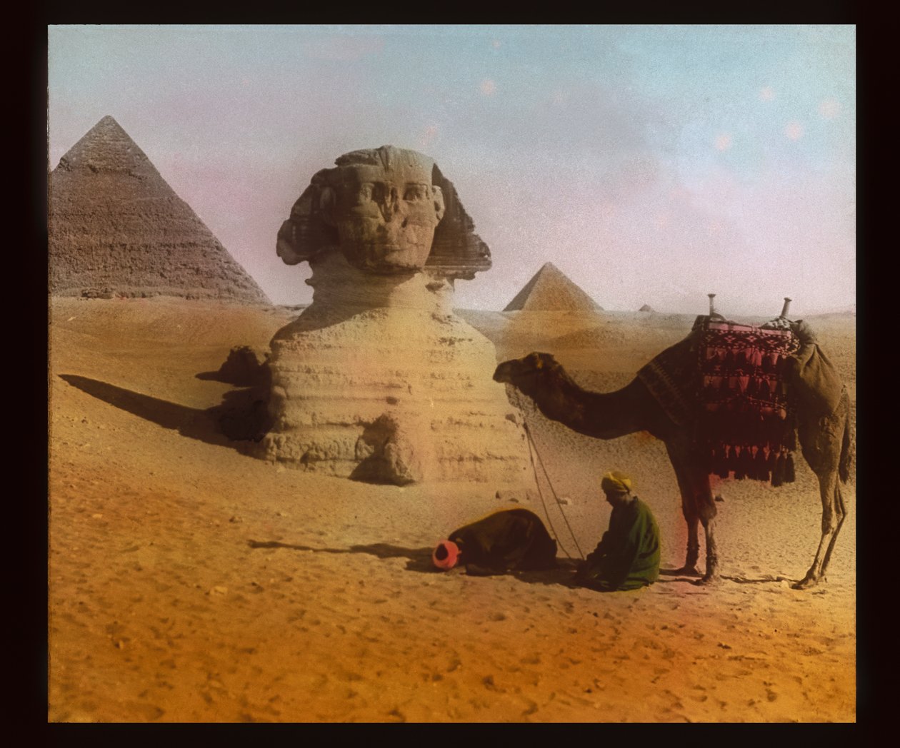 Gizeh - Piramides en Sfinx door American Photographer