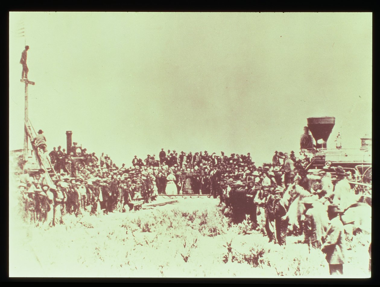 Ontmoeting van de Union Pacific en de Central Pacific Spoorwegen bij Promontory Point, Omaha, 10 mei 1869 door American Photographer