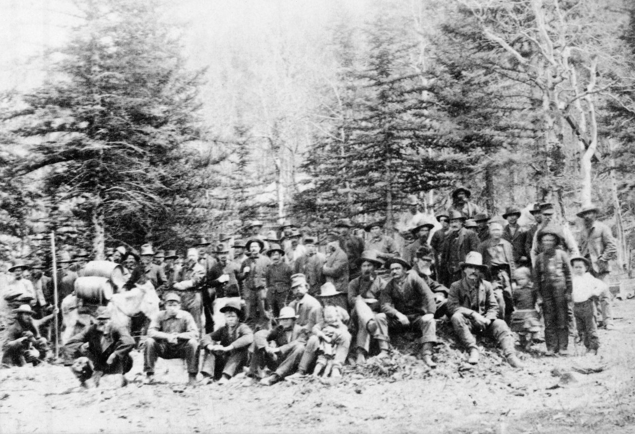 Mijnwerkers in een mijnkamp in Colorado door American Photographer