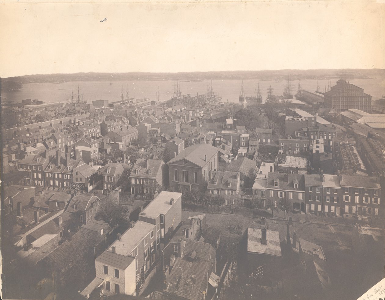 Panorama van Philadelphia, oostelijk uitzicht - Oost vanaf schiettoren, 1870 door American Photographer