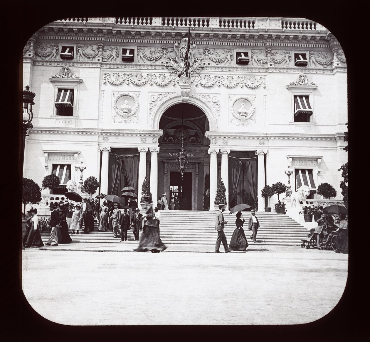 Wereldtentoonstelling: Transportgebouw, Chicago, 1893 door American Photographer