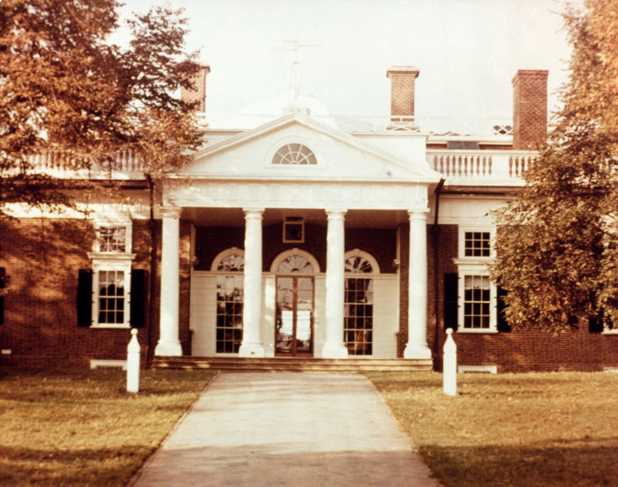 Oostelijke gevel van Monticello, huis van Thomas Jefferson (1743-1826), gebouwd in 1772 door American School
