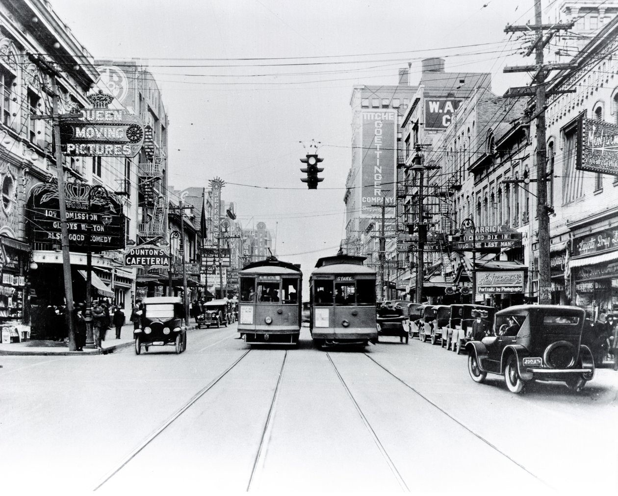 Elm Street, Dallas door American Photographer
