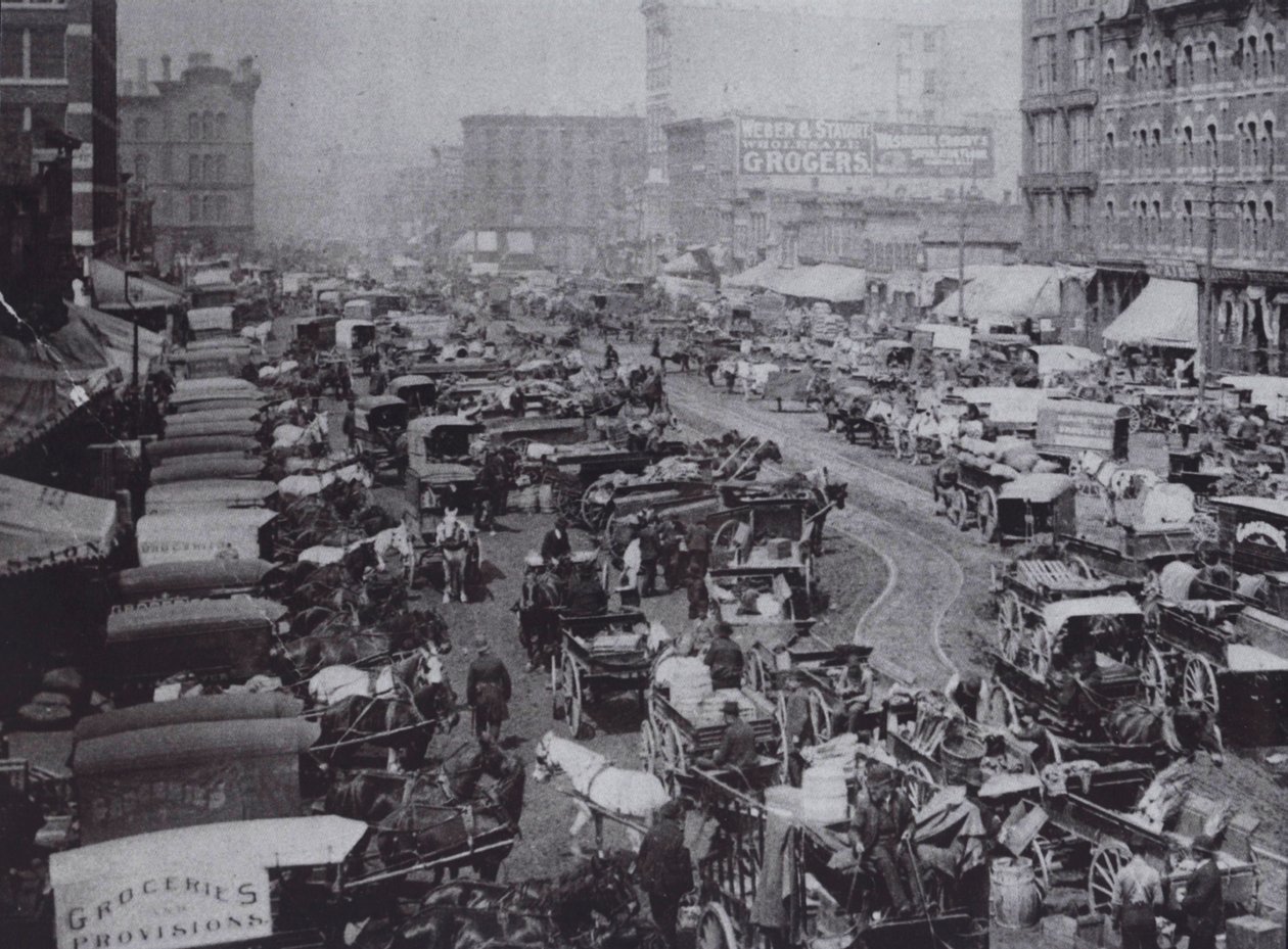 Haymarket Square vol met door paarden getrokken koetsen, Chicago door American Photographer