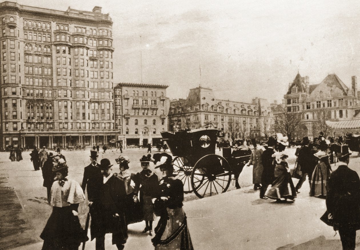 Voor het Plaza Hotel, New York City, 1896 door American Photographer