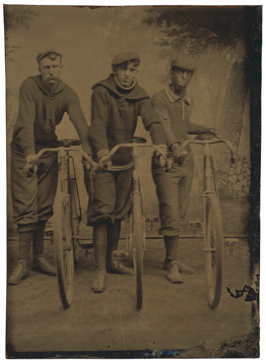 Marshall Walters "Major" Taylor en wielrenners,c. 1899 (foto) door American Photographer