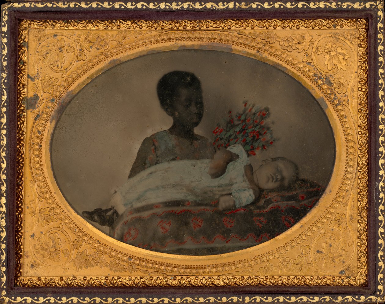 Portret van een meisje en postmortaal kind,c. 1860 (foto) door American Photographer