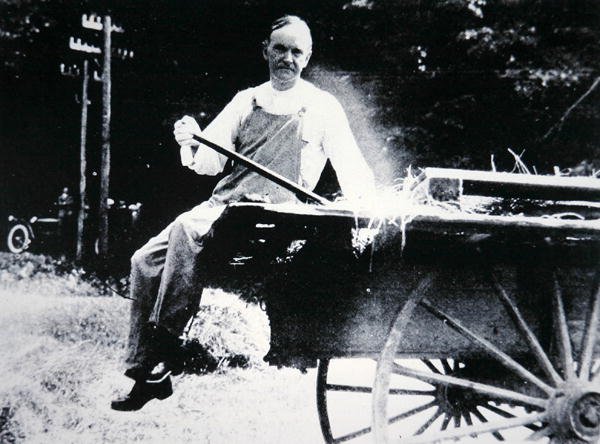President Calvin Coolidge (1873-1933) poseert als boer tijdens een vakantie in Vermont door American Photographer