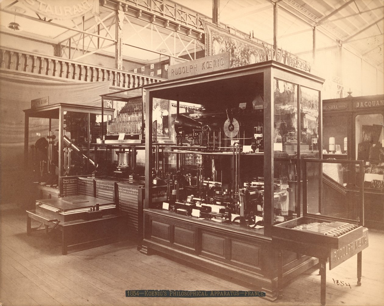 Rudolph Koenigs Tentoonstelling, Filosofische Apparatuur, Hoofdtentoonstelling, Centennial International Exhibition, Philadelphia, 1876 door American Photographer