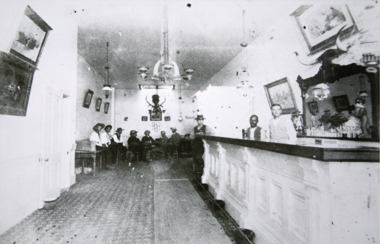 The Long Branch Saloon, Dodge City, Kansas, c.1880 door American Photographer