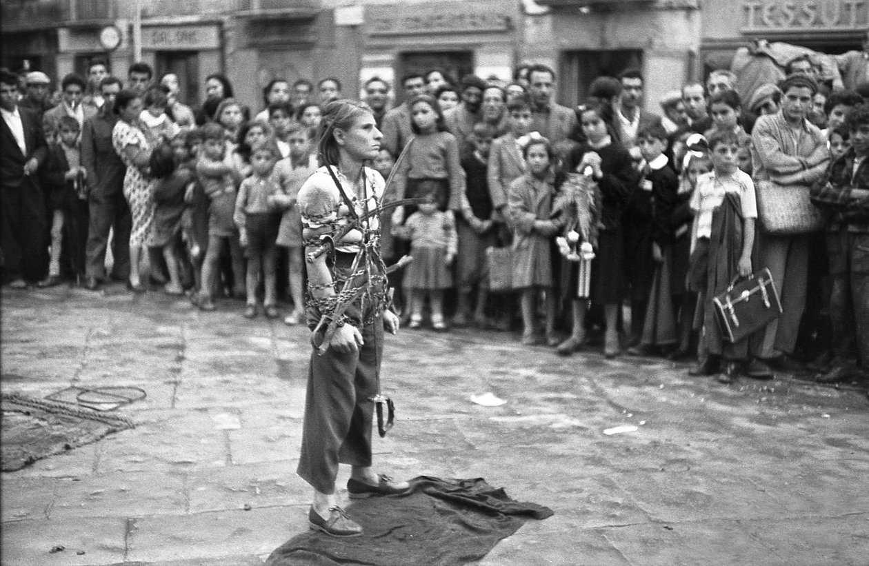 CROTONE - UITGAVE VAN ESCAPOLOGIE door Ando Gilardi