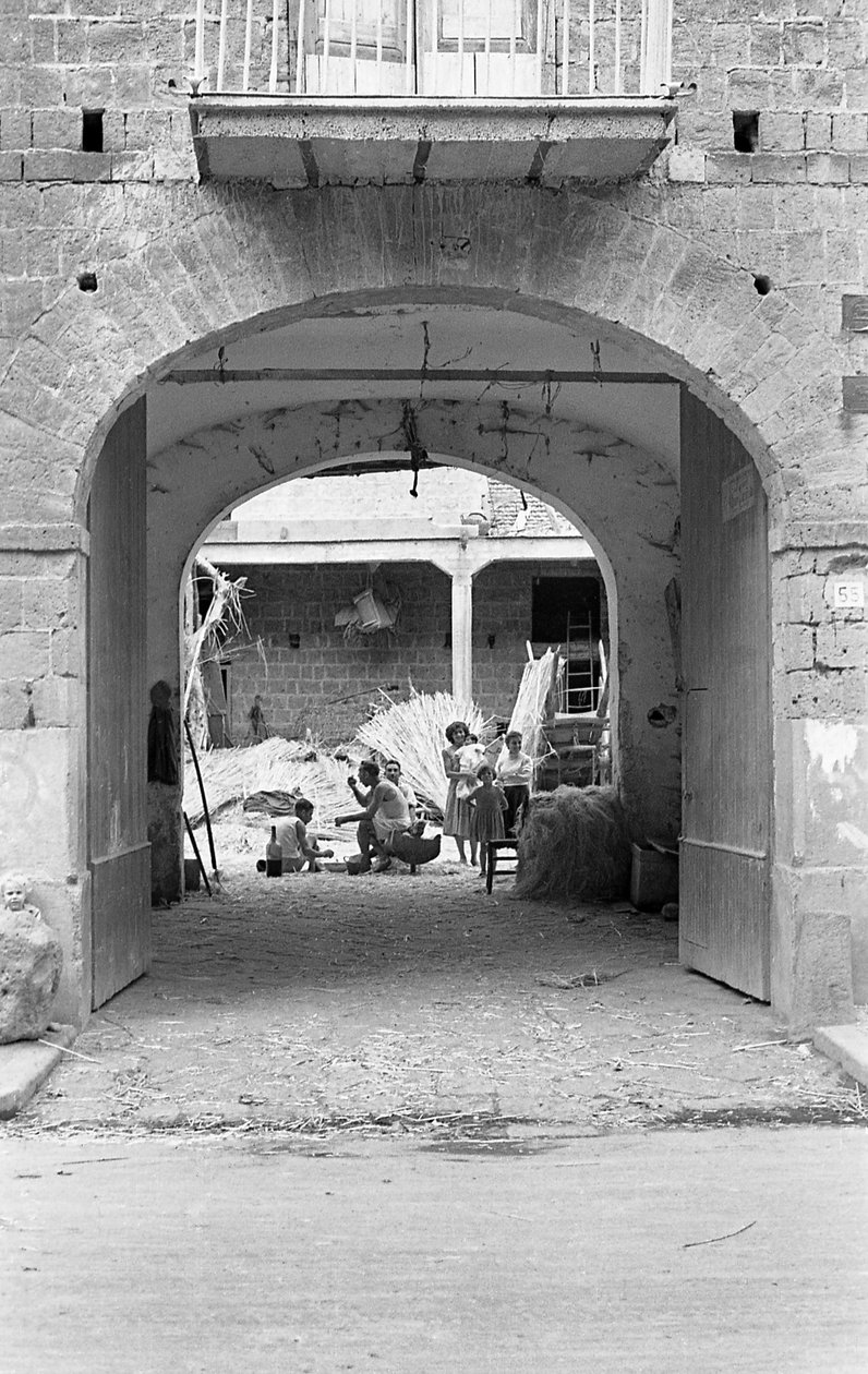 HENNEPVERWERKING, ONTBIJT OP HET WERK door Ando Gilardi