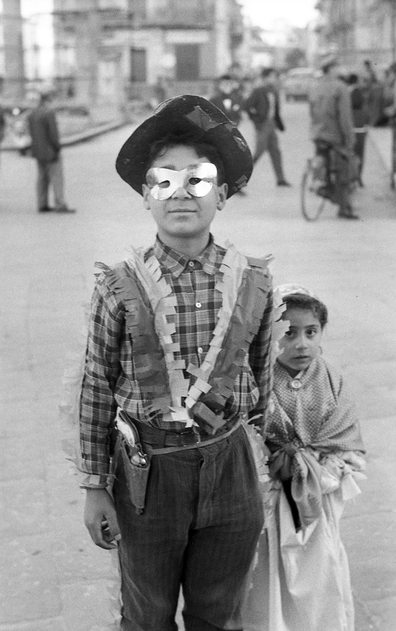 maskers in krotone, Crotone door Ando Gilardi