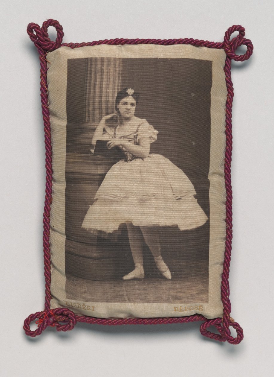 Balletdanseres, ca. 1865 (foto) door Andre Adolphe Eugene Disderi