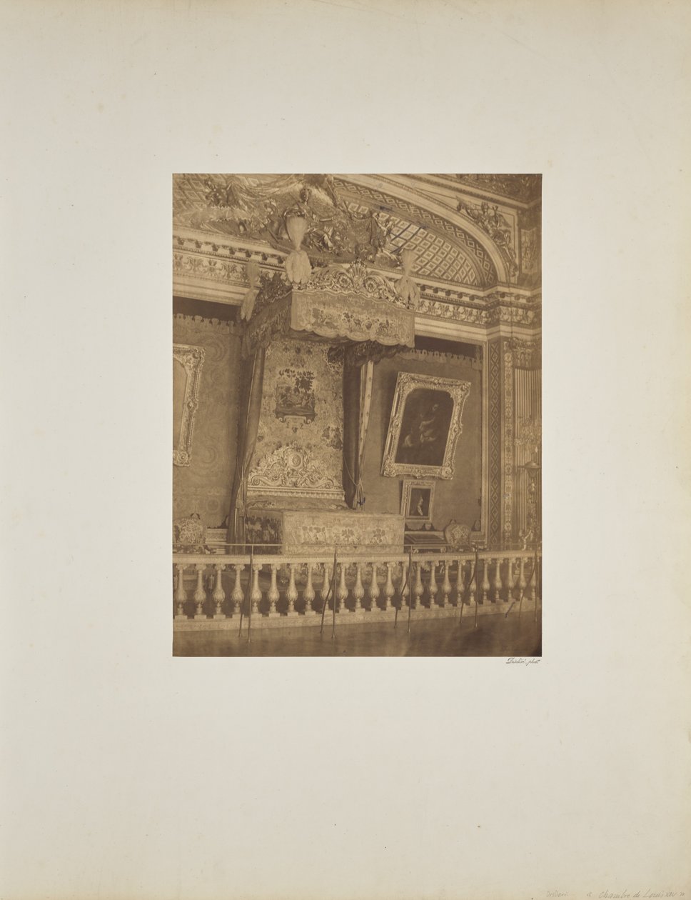 De slaapkamer van Louis XIV door Andre Adolphe Eugene Disderi
