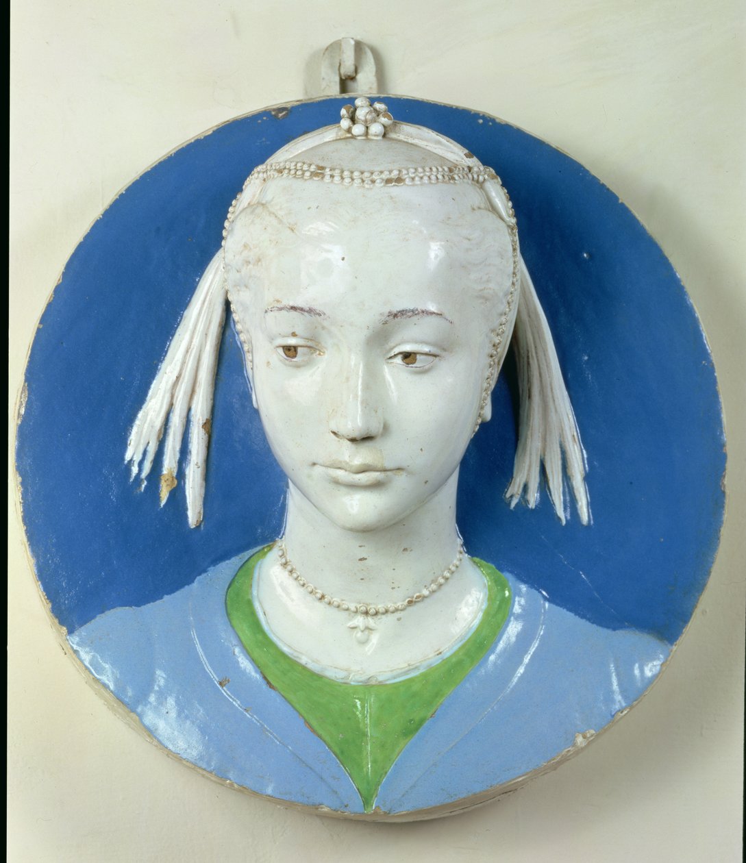 Reliëf van het hoofd van een dame door Andrea Della Robbia