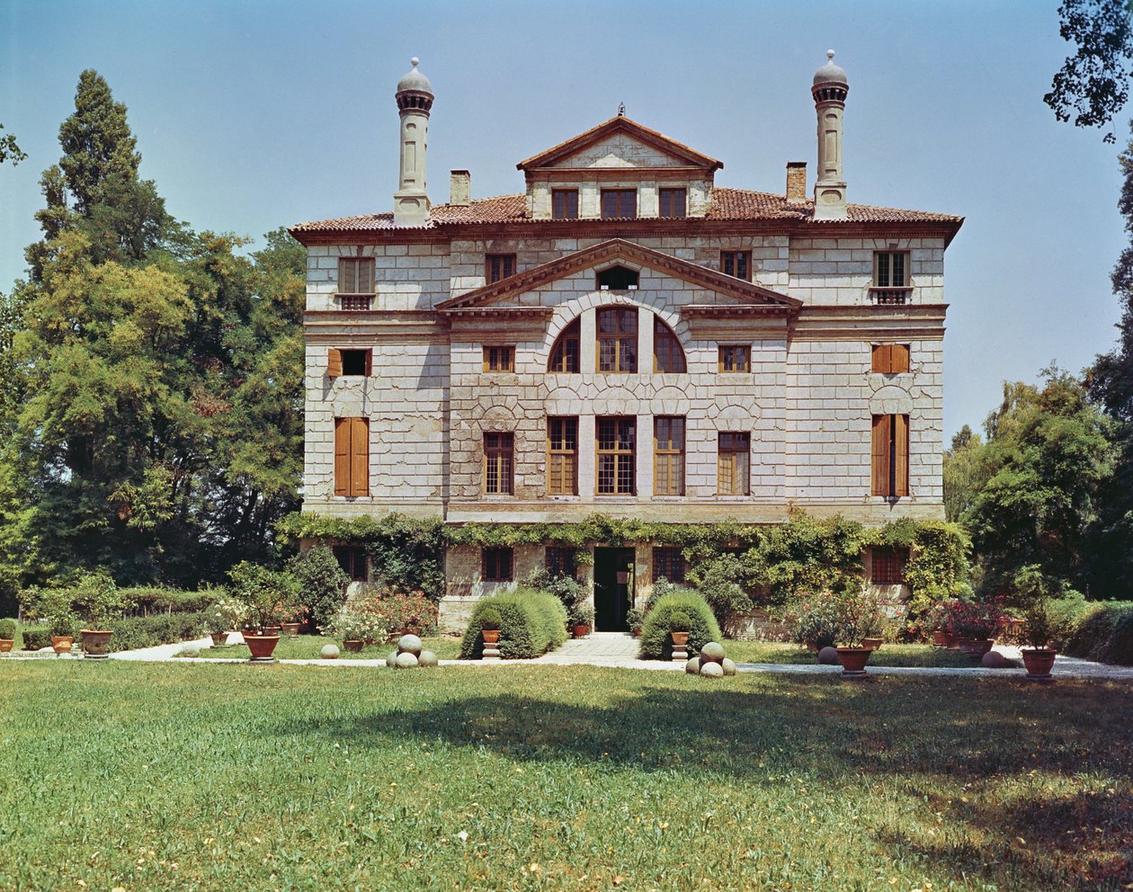 Uitzicht op de tuinfaçade, gebouwd 1559-60 door Andrea Palladio